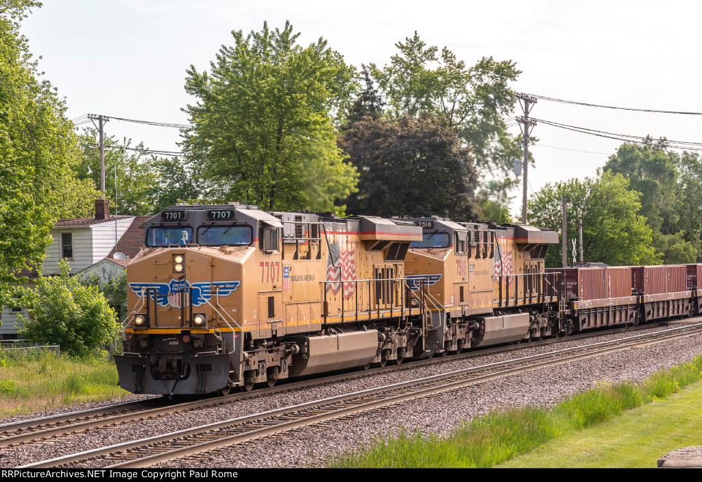 UP 7707, UP 7518, westbound on the UPRR